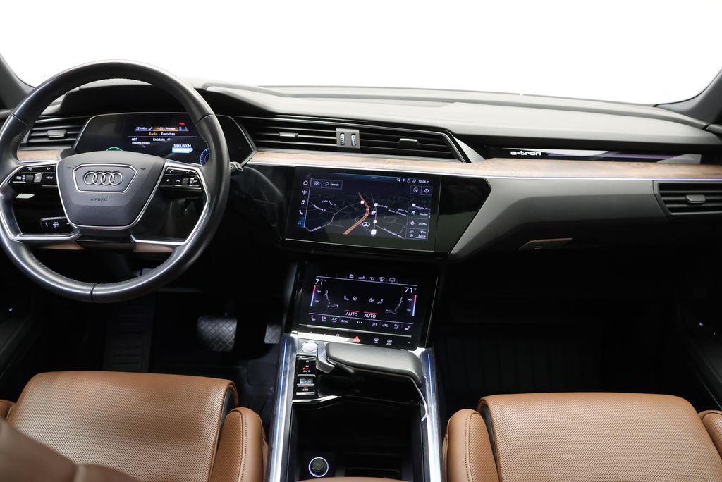 Thumbnail: 2019 Audi e-tron - 15