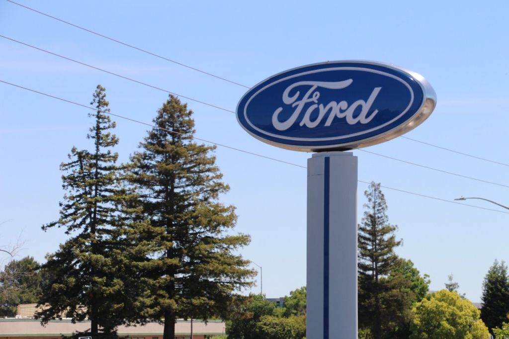 Used 2023 Black Ford Rattler image 11