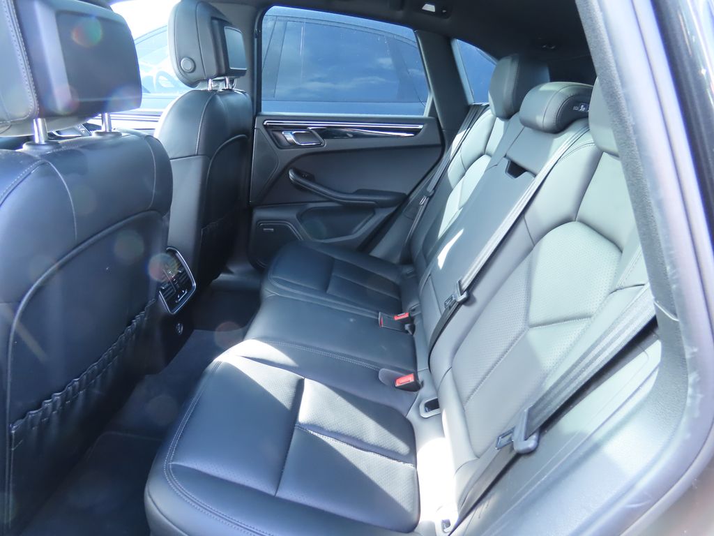 Thumbnail: 2017 Porsche Macan - 11