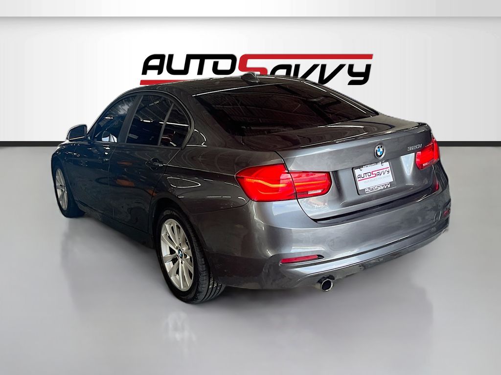 Used 2018 Gray BMW 320i image 5