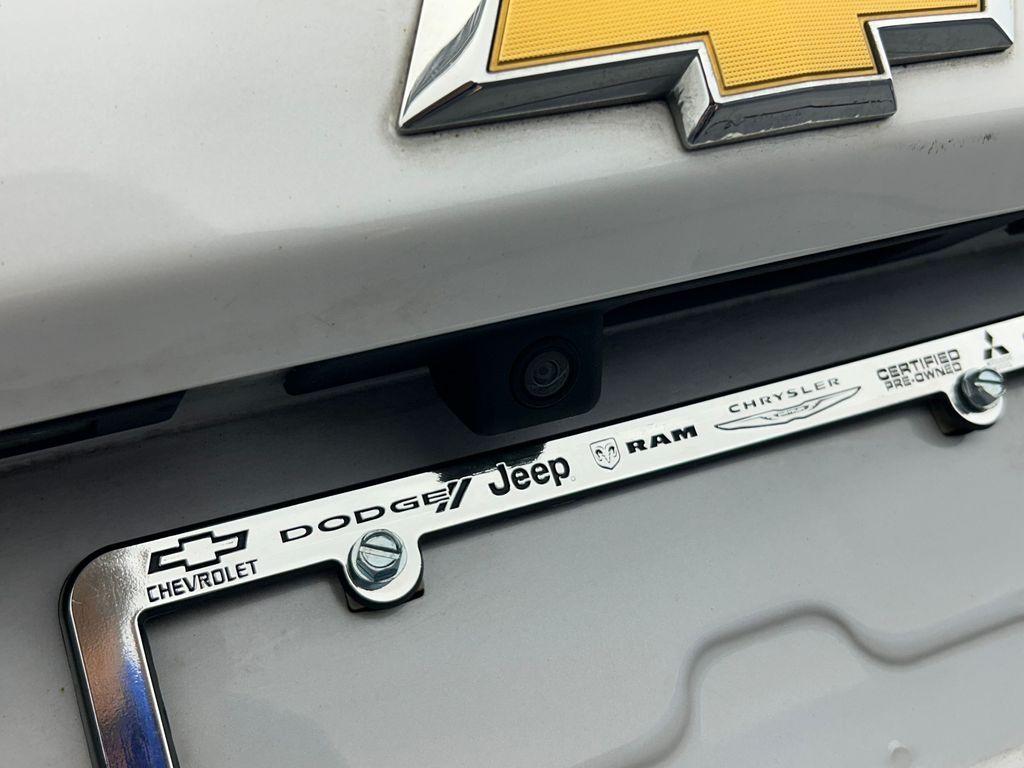 Used 2022 Iridescent Pearl Tricoat Chevrolet LT image 37