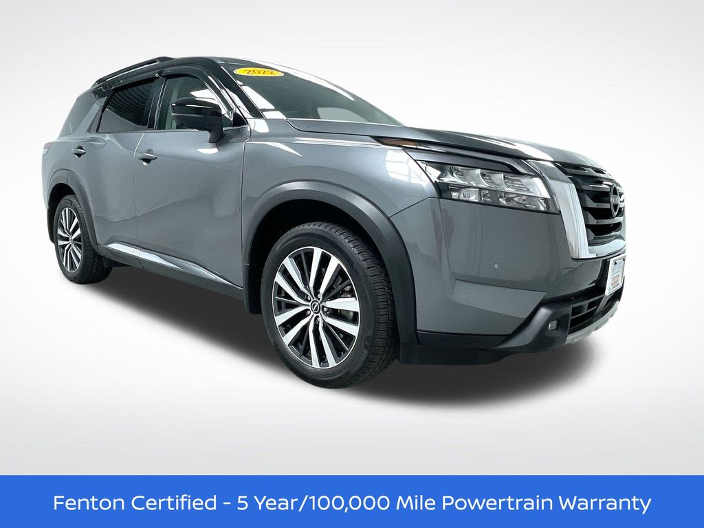 2022 Nissan Pathfinder Platinum's photo