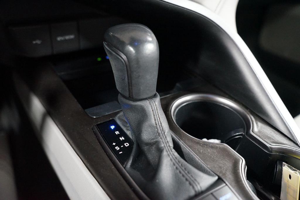 Thumbnail: 2023 Toyota Camry - 21