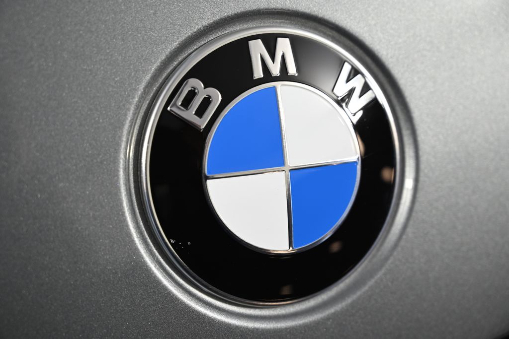 Thumbnail: 2025 BMW 3 Series - 13