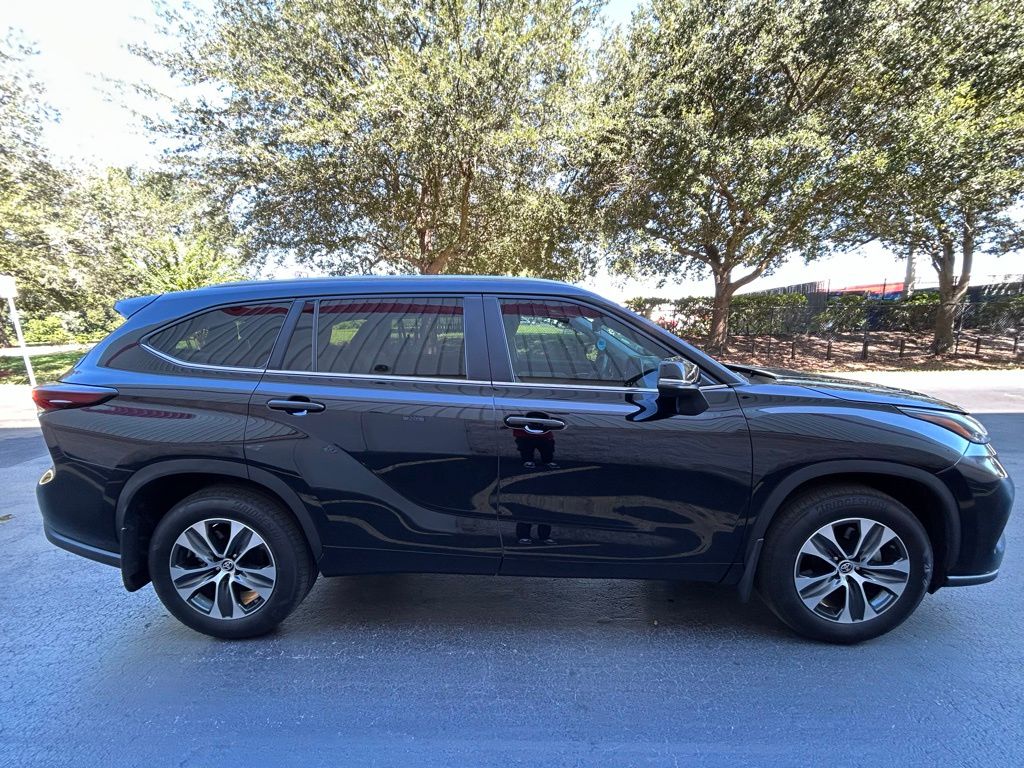 Thumbnail: 2024 Toyota Highlander - 6