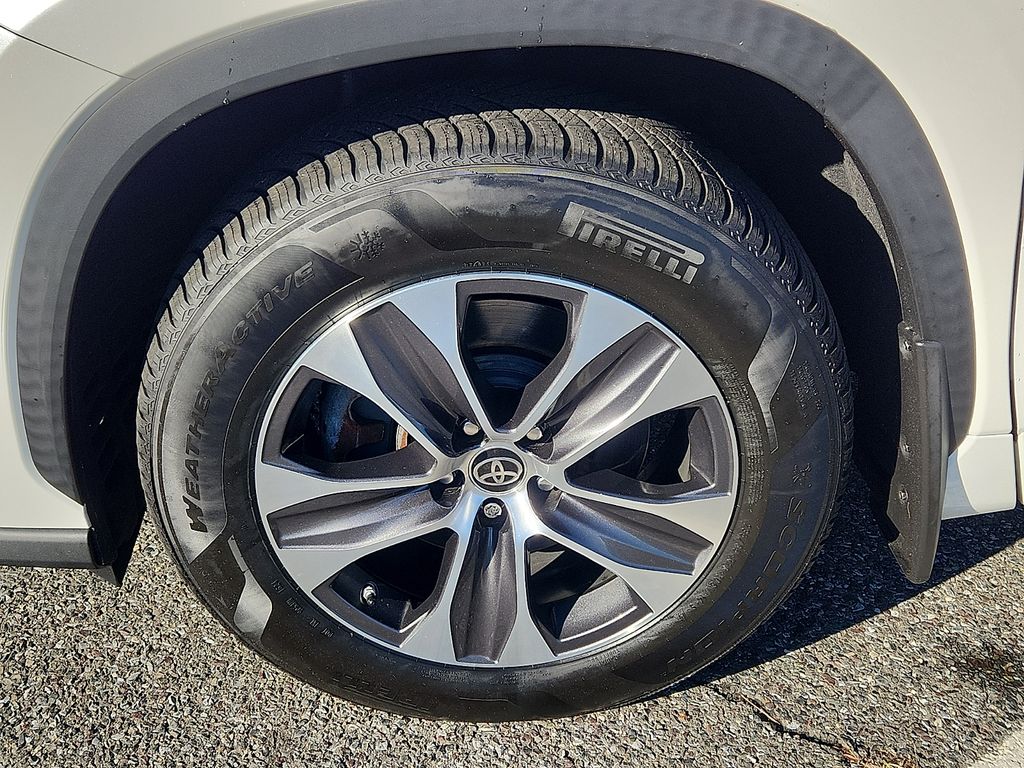 Thumbnail: 2021 Toyota Highlander - 8