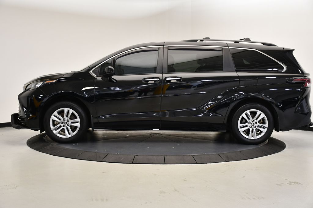 2023 Toyota Sienna XSE 2