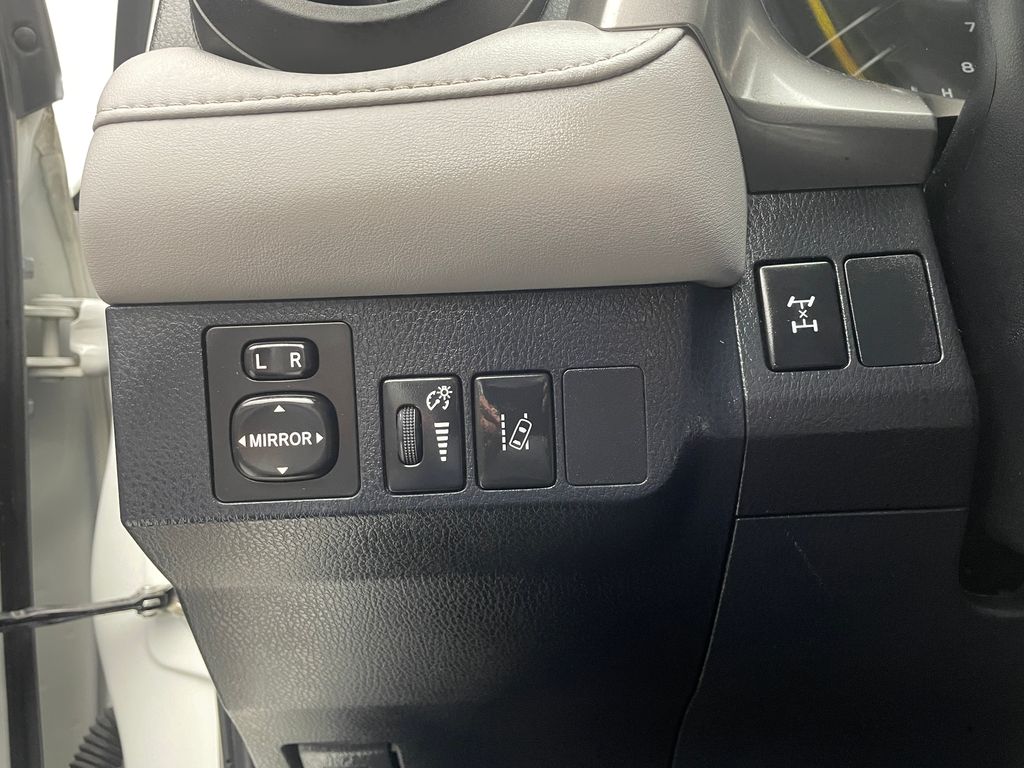 Thumbnail: 2018 Toyota RAV4 - 19