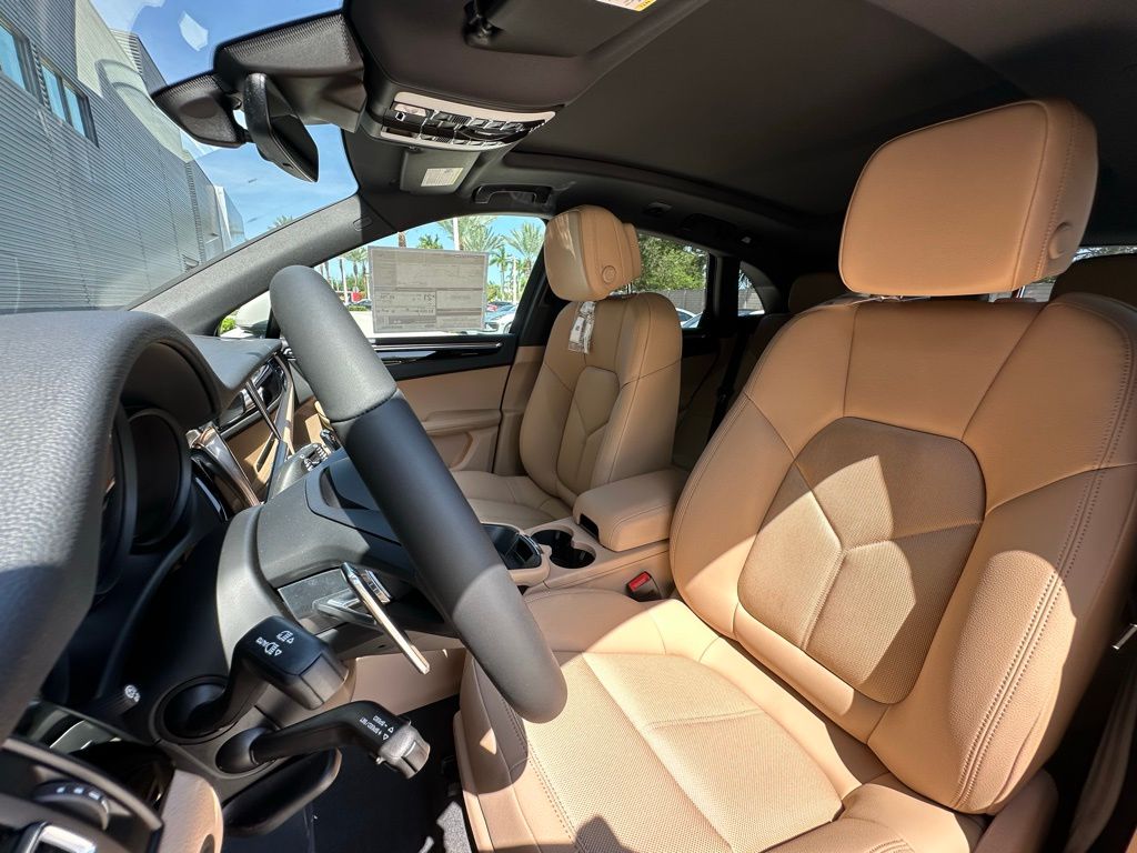 2025 Porsche Macan  5
