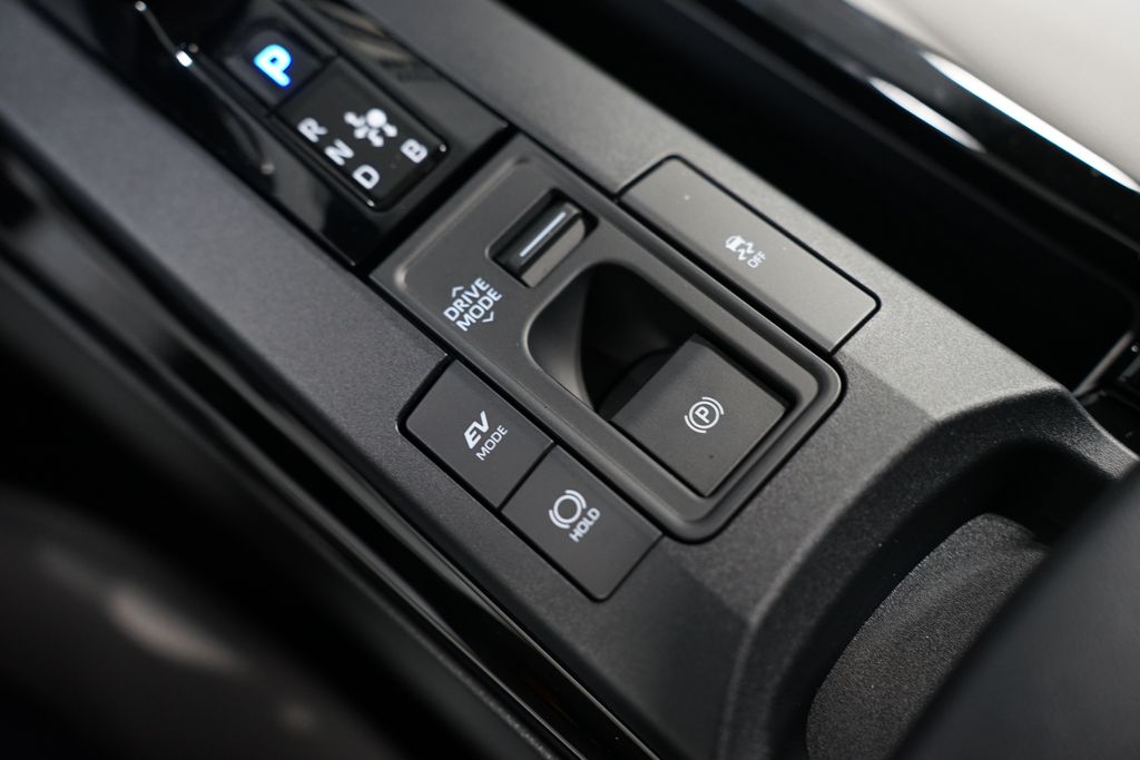 2025 Toyota Prius LE 22