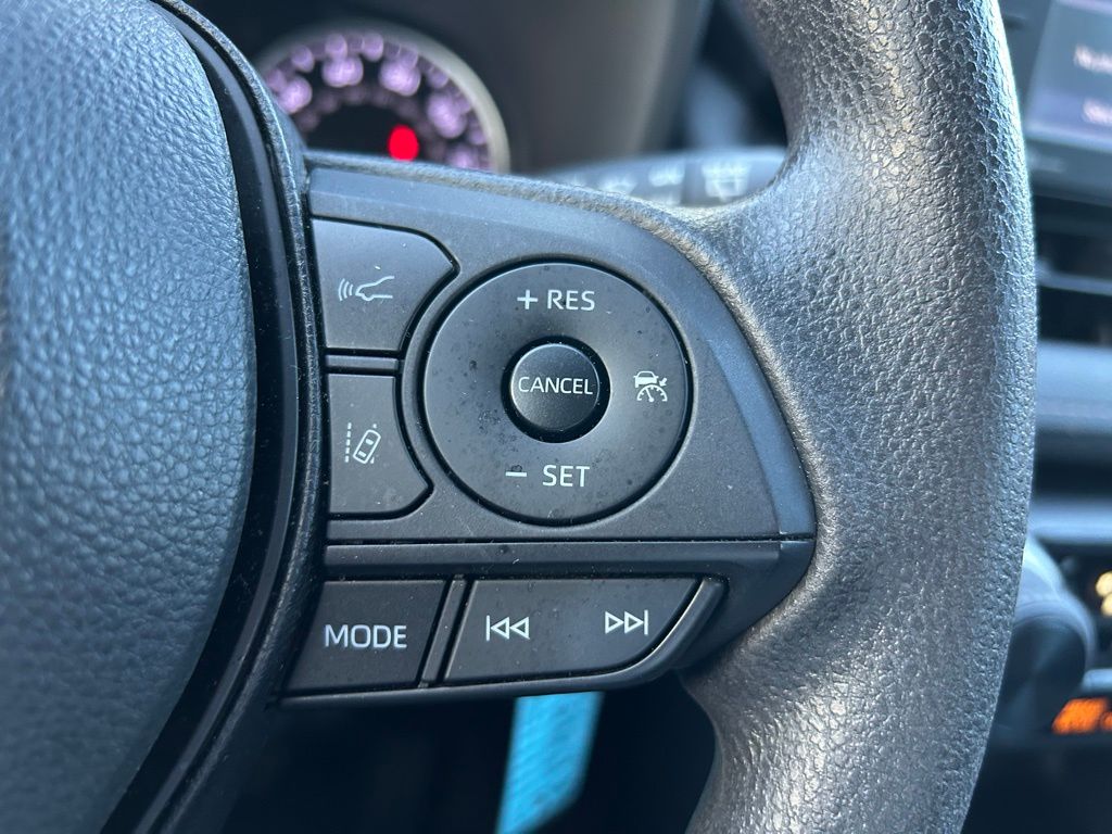 Thumbnail: 2022 Toyota RAV4 - 18