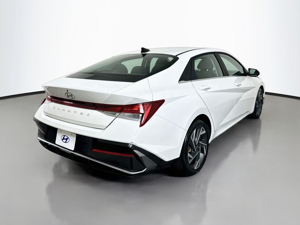 Thumbnail: 2025 Hyundai Elantra - 5