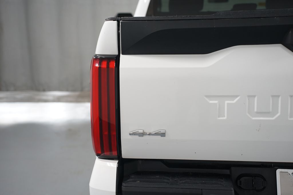 Thumbnail: 2024 Toyota Tundra - 10