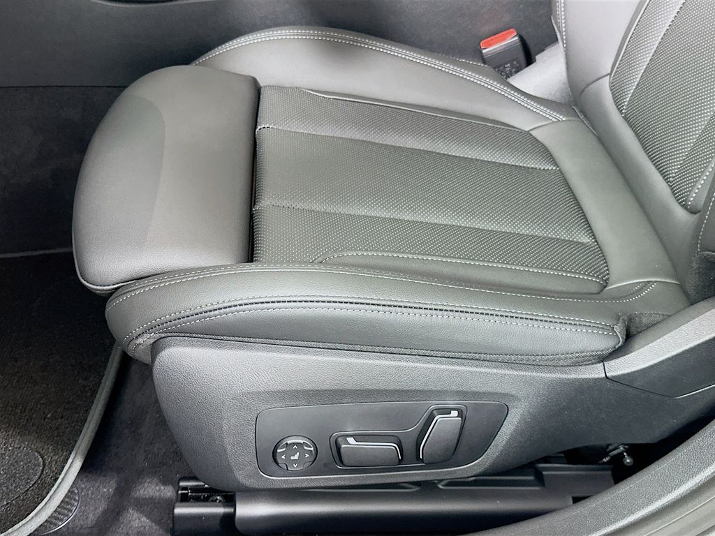 Thumbnail: 2026 BMW i4 - 21