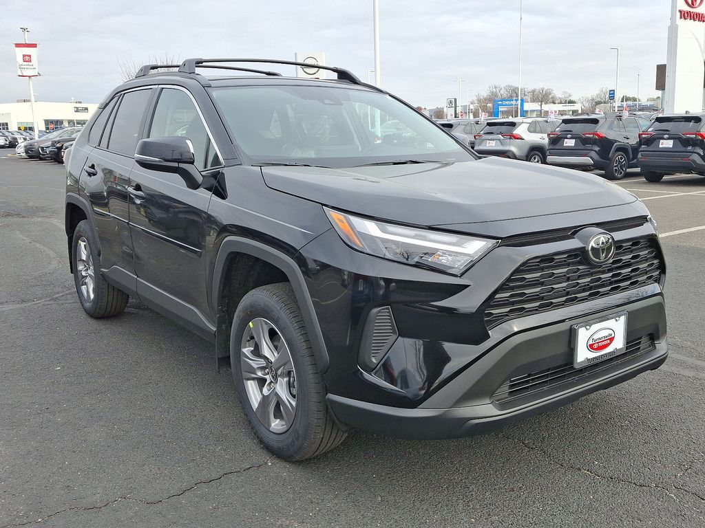 2025 Toyota RAV4 XLE 2