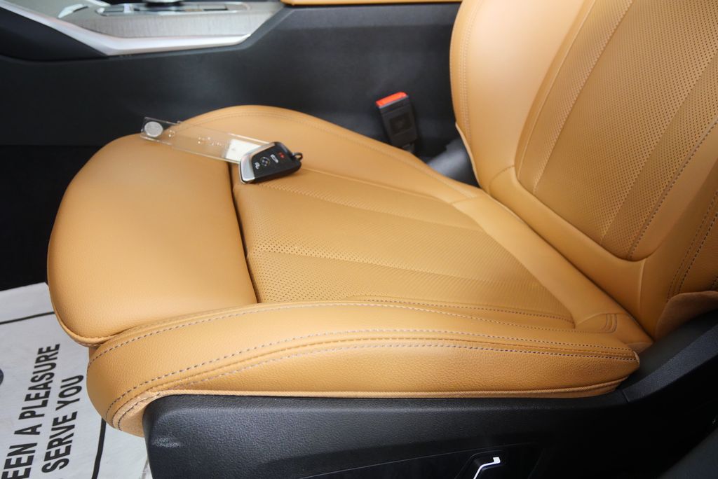 Thumbnail: 2025 BMW 3 Series - 10