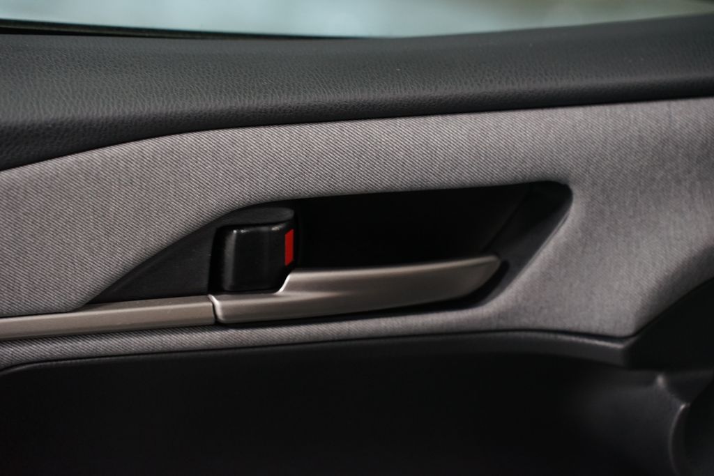 Thumbnail: 2025 Toyota Camry - 32