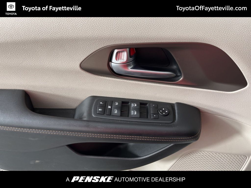 Thumbnail: 2018 Chrysler Pacifica - 29