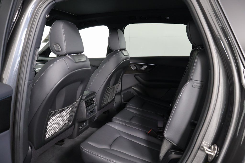 Thumbnail: 2026 Audi Q7 - 6