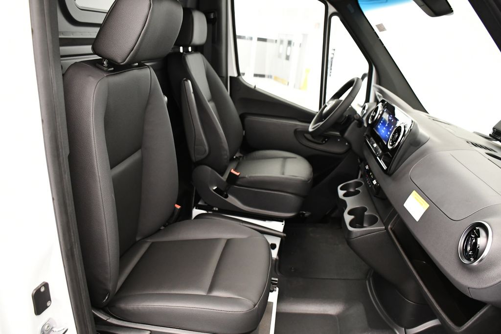 Thumbnail: 2026 Mercedes-Benz Sprinter - 31