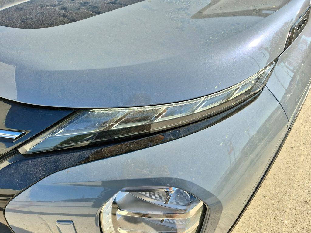 2025 Mitsubishi Outlander SE - 9