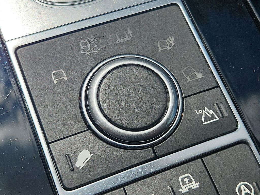 Thumbnail: 2020 Land Rover Discovery - 26