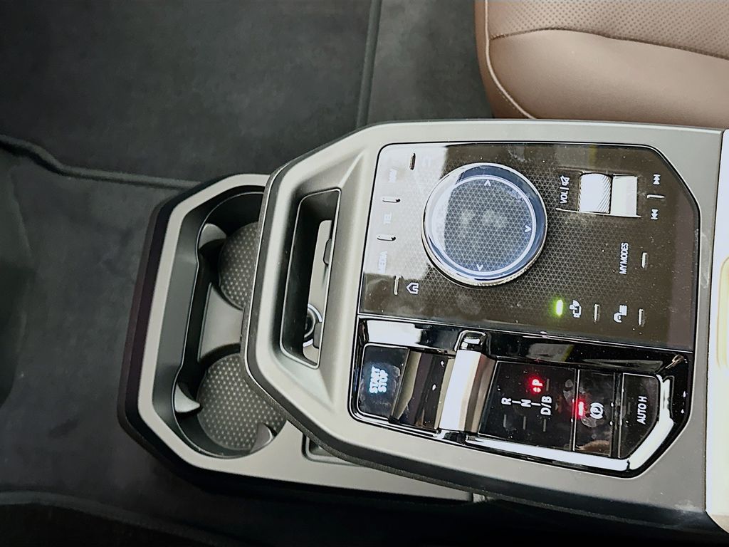 Thumbnail: 2026 BMW iX - 15