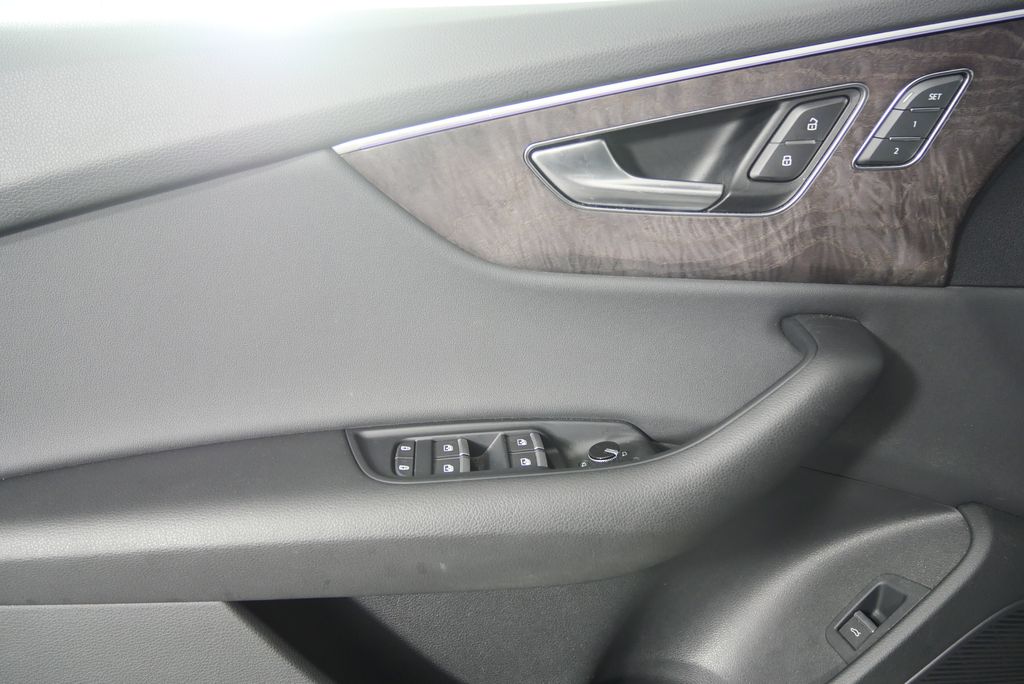 Thumbnail: 2019 Audi Q8 - 9