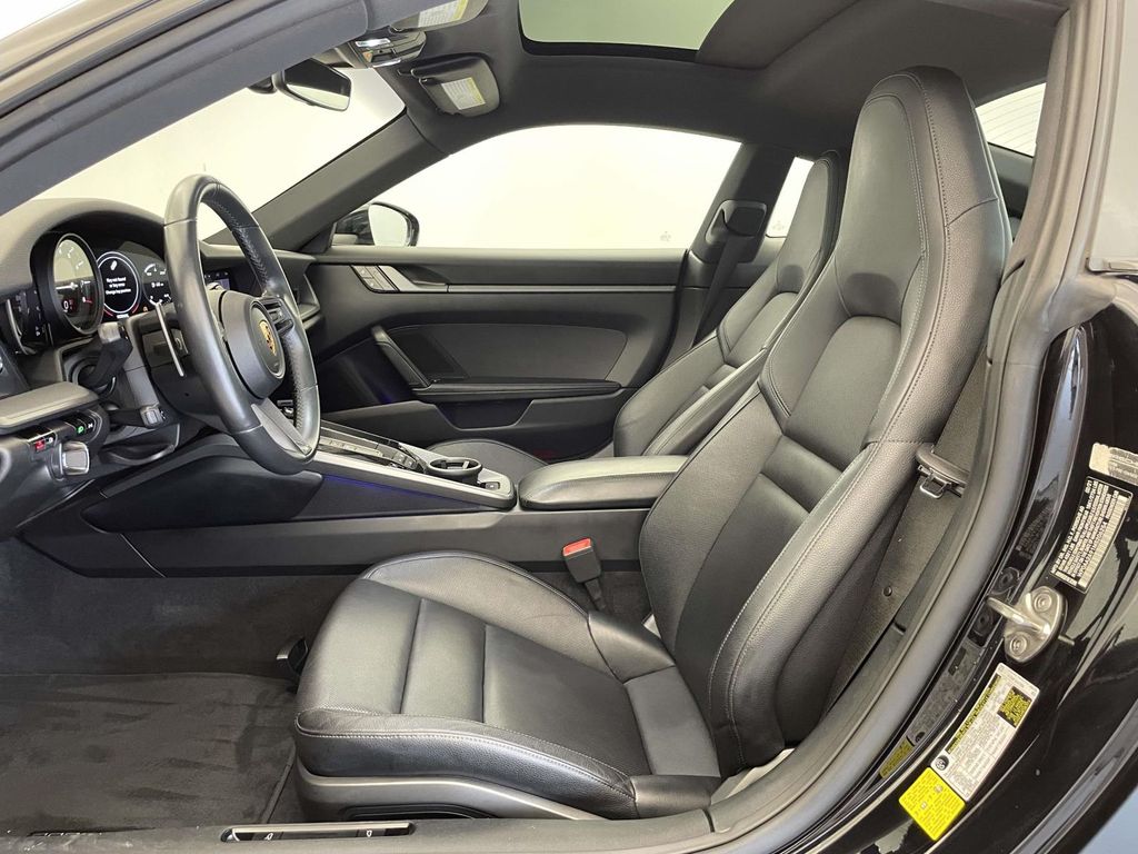 2021 Porsche 911 Carrera - 4