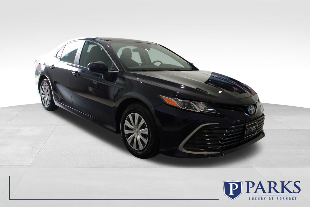2022 Toyota Camry Hybrid LE FWD