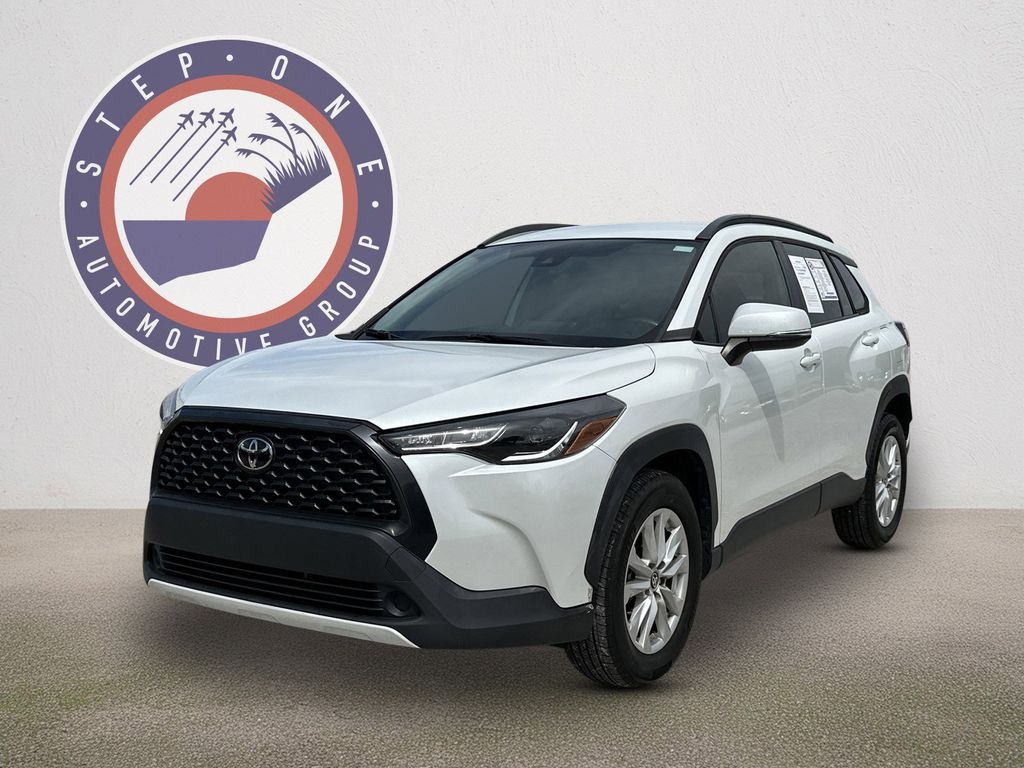 Pearl 2022 Toyota Corolla Cross LE FWD SUV / Crossover Front-Wheel Drive Continuously Variable Transmission