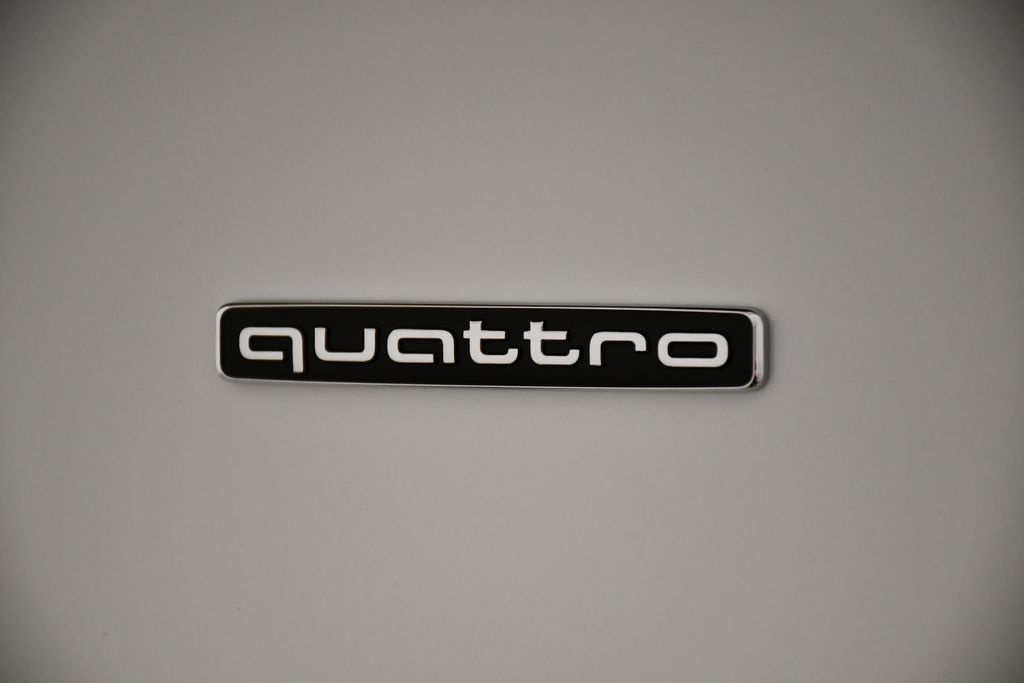 Thumbnail: 2025 Audi Q5 - 10