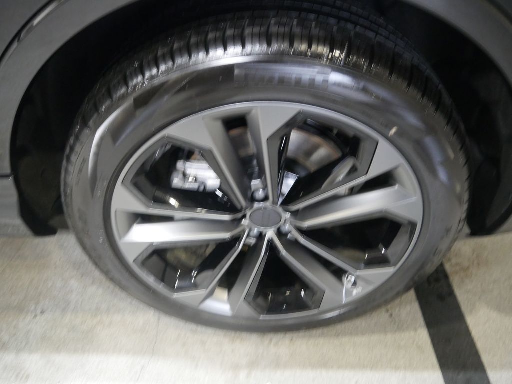 Thumbnail: 2026 Audi Q7 - 12