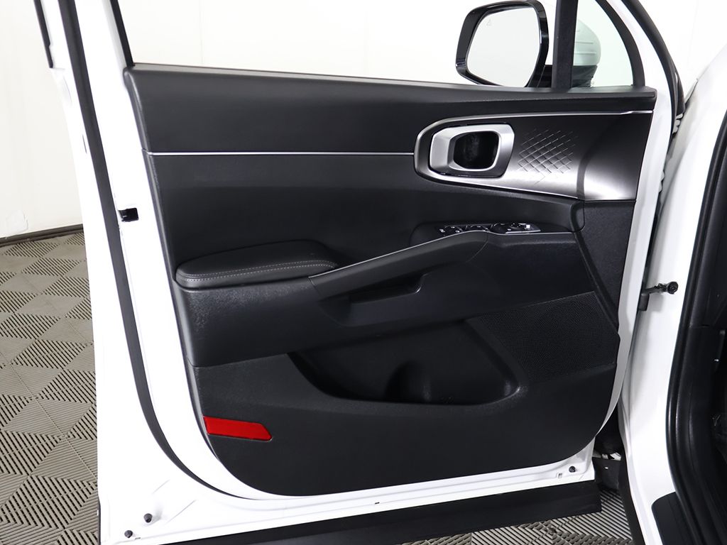 Used 2022 White Kia EX image 25