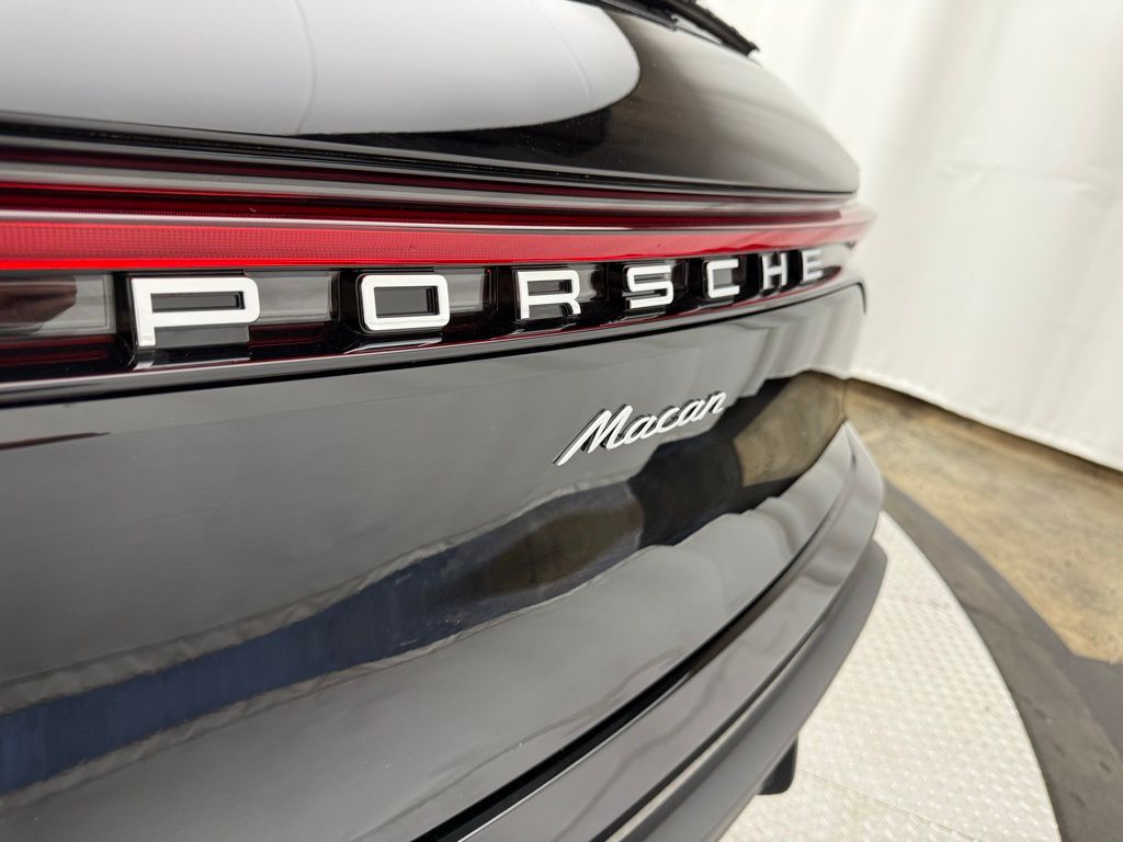 Thumbnail: 2025 Porsche Macan - 20