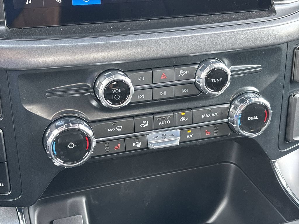 New 2026 Agate Black Metallic Ford XLT image 16