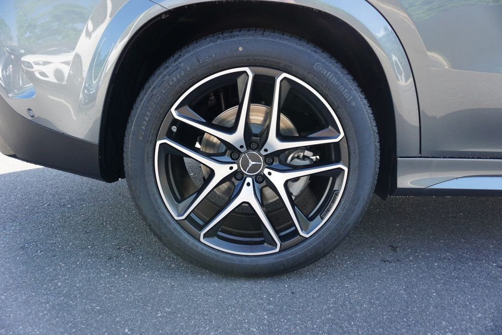 2025 Mercedes-Benz GLE 53 AMG 21
