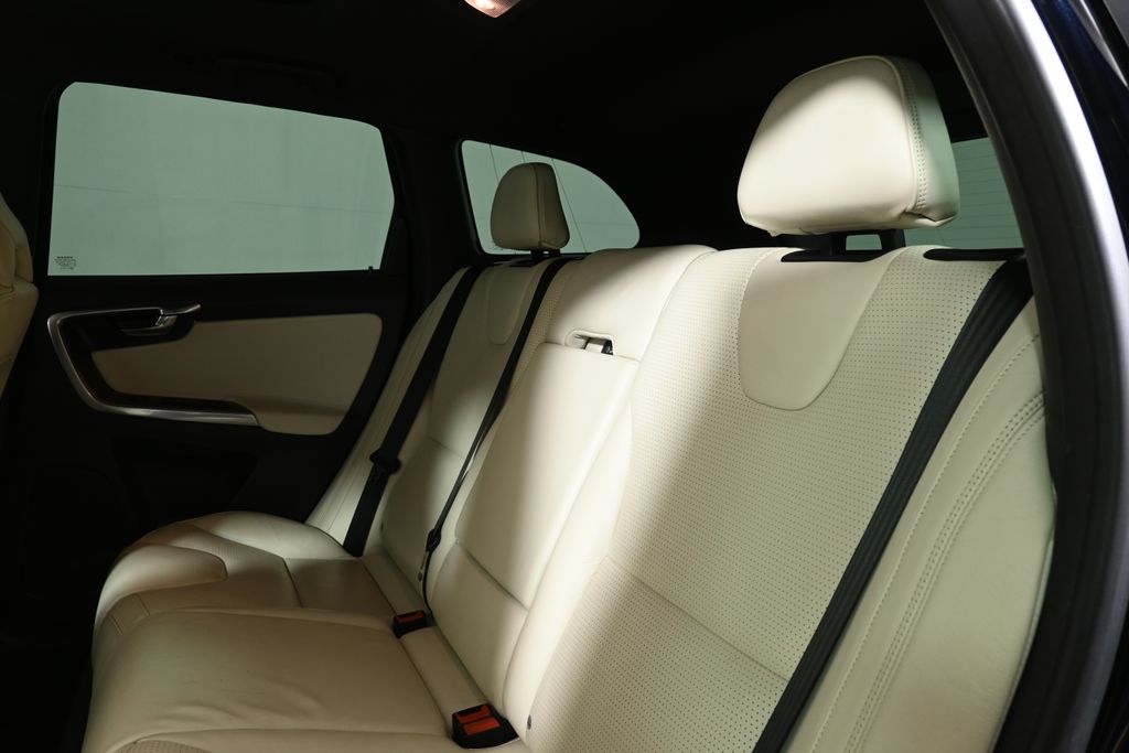 Thumbnail: 2016 Volvo XC60 - 4