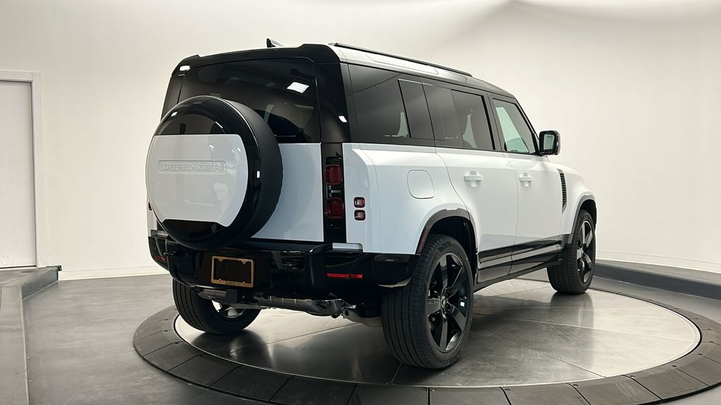 2025 Land Rover Defender 110 5