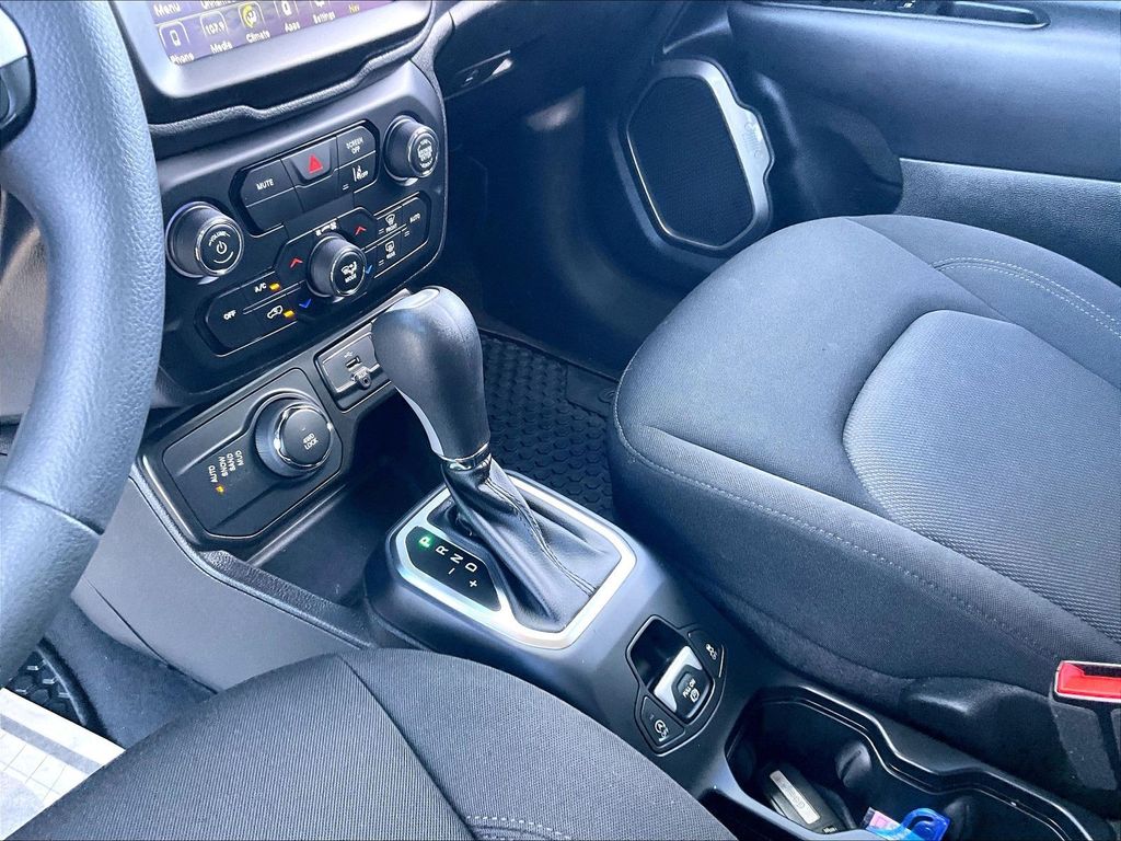 2023 Jeep Renegade — photo 19