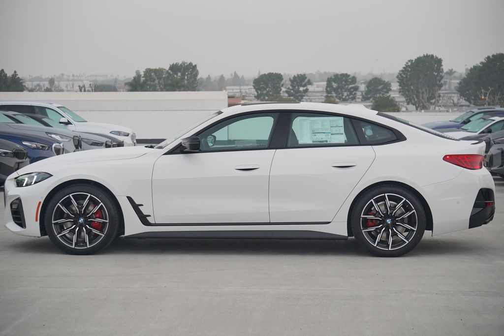 Thumbnail: 2026 BMW 4 Series - 4