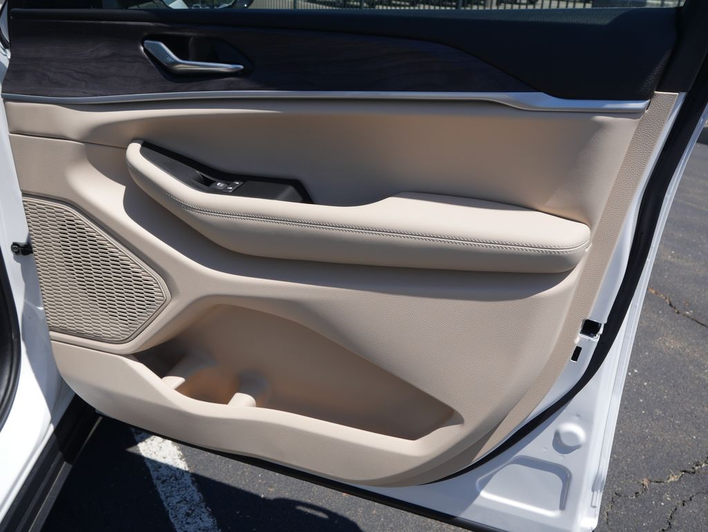 Thumbnail: 2025 Jeep Grand Cherokee - 22
