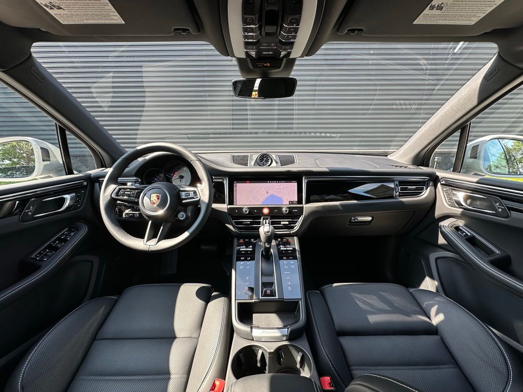 Thumbnail: 2026 Porsche Macan - 6