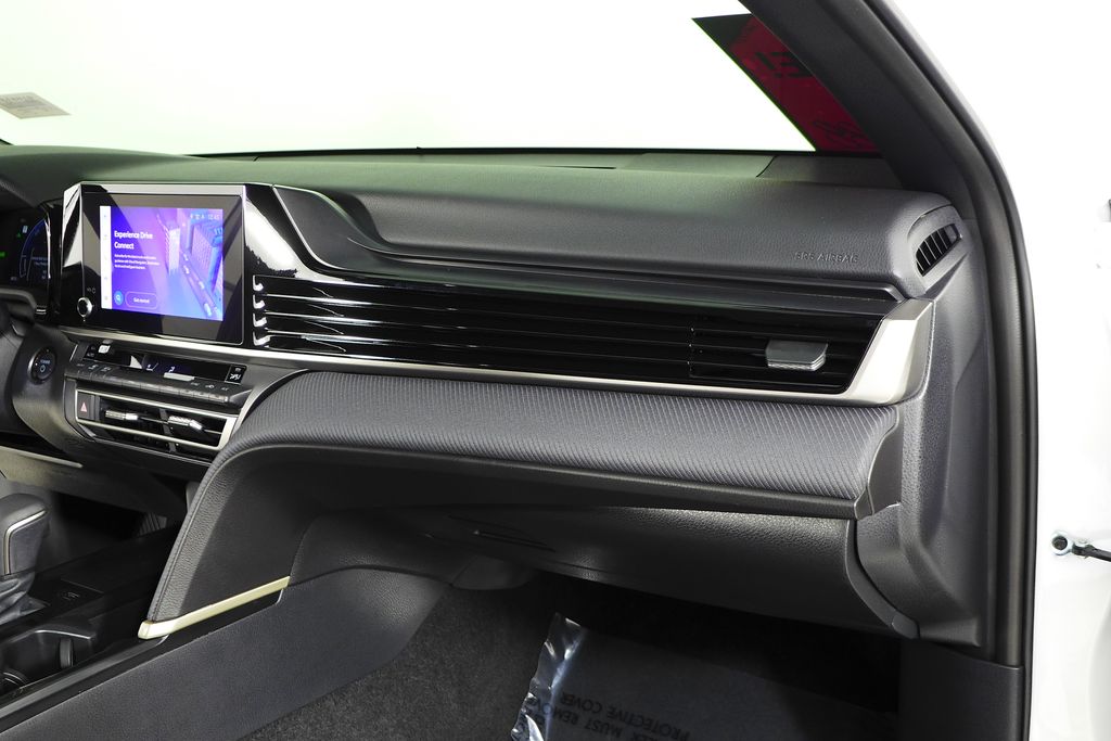 2025 Toyota Camry SE 14