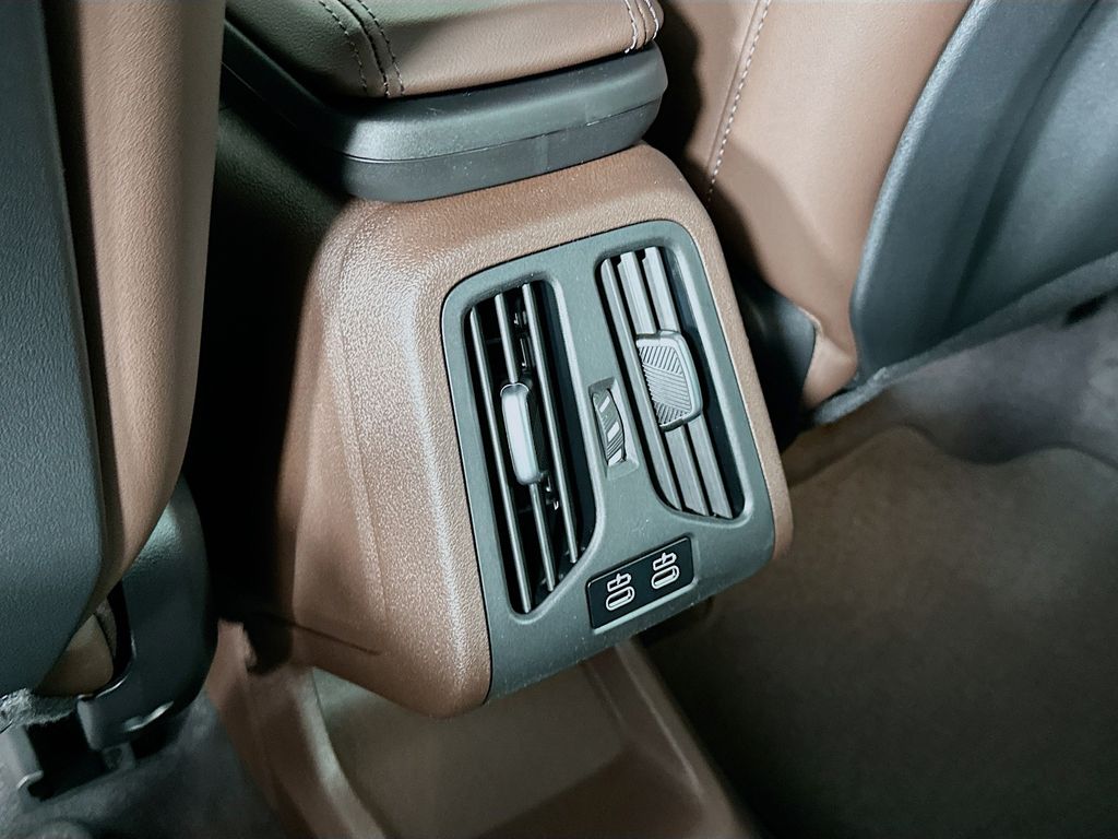 2025 BMW X1 xDrive28i 18