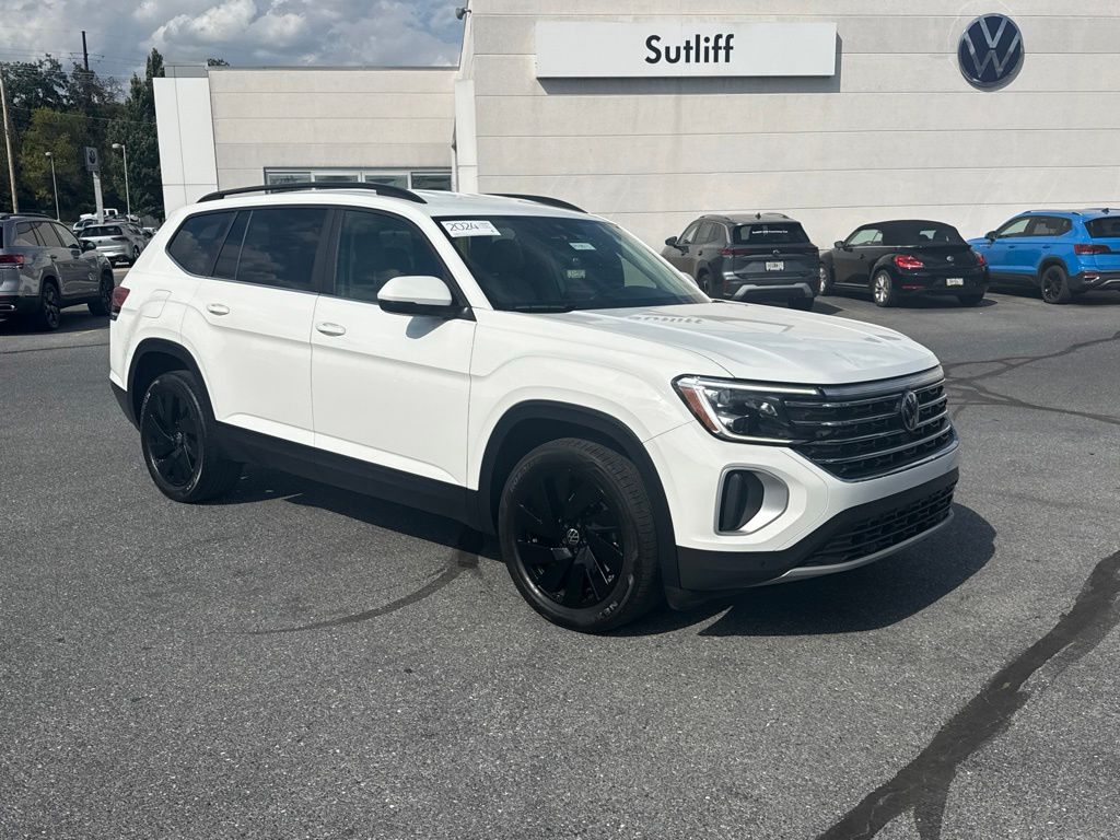 2024 Volkswagen Atlas 2.0T SE w/Technology White at South Hills CDJR