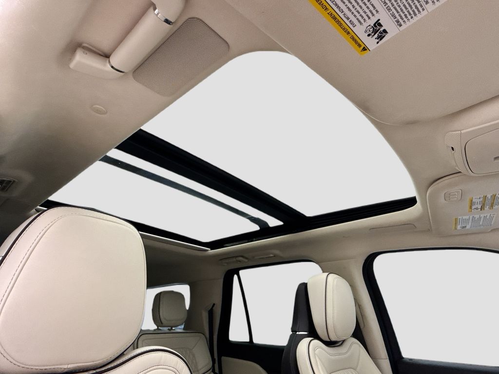 Thumbnail: 2023 Lincoln Navigator L - 20