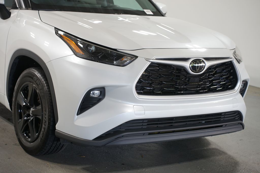 Thumbnail: 2023 Toyota Highlander - 4