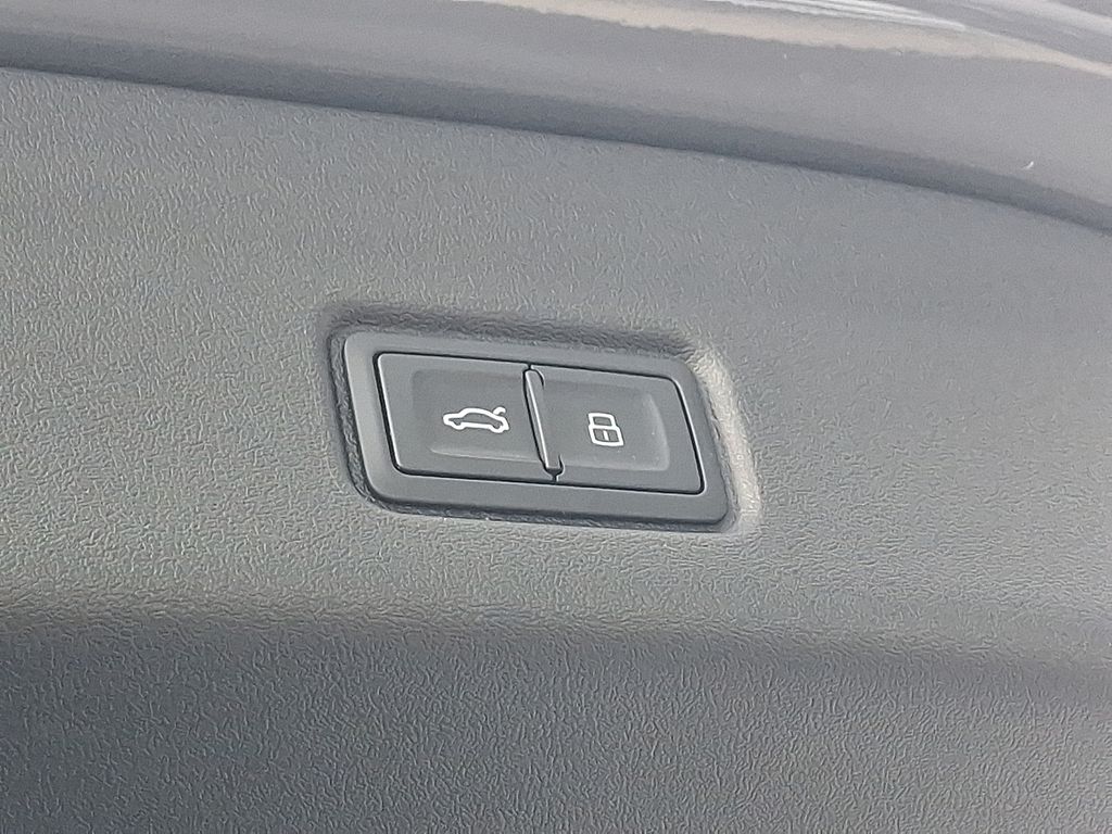 Thumbnail: 2025 Audi Q6 e-tron - 28