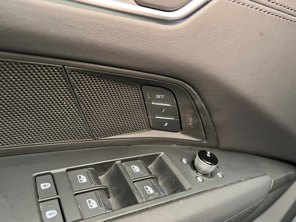 Thumbnail: 2023 Audi e-tron GT - 28